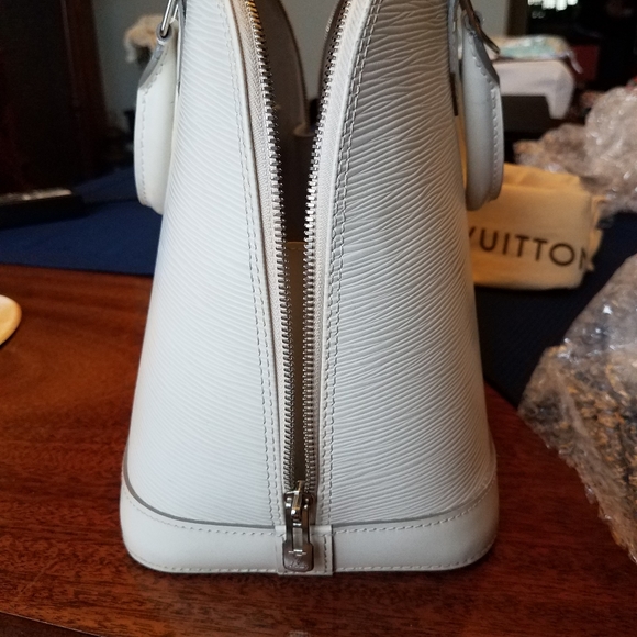 SOLD@!  Louis Vuitton Ivory Alma Epi Satchel Han - Picture 13 of 13